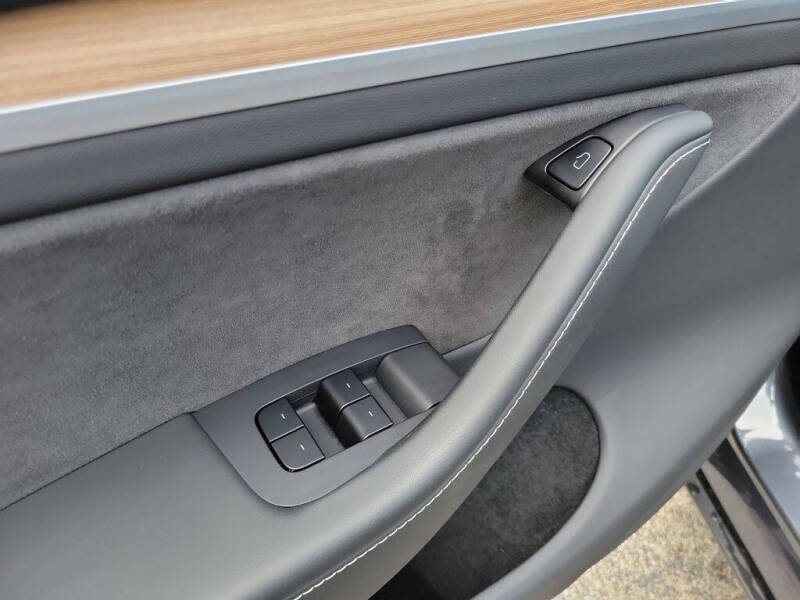 2025 Tesla Model Y Performance