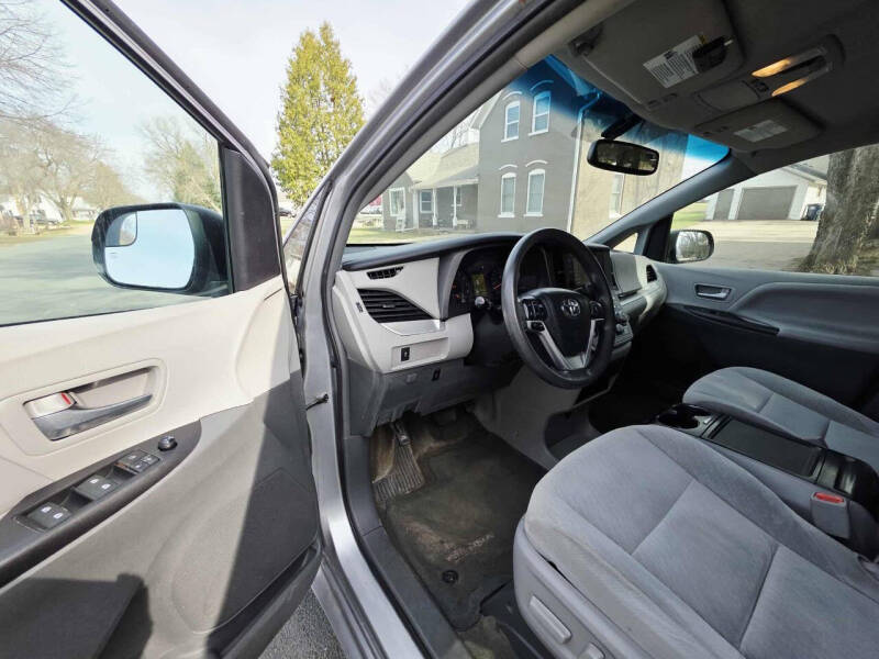 2017 Toyota Sienna LE 8-Passenger