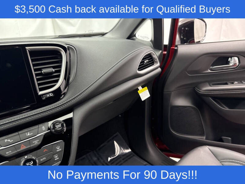 2026 Chrysler Pacifica Select