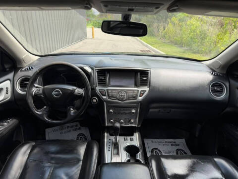 2017 Nissan Pathfinder SL