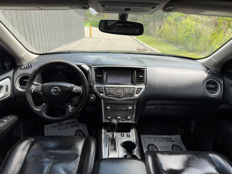2017 Nissan Pathfinder SL