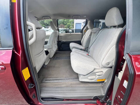 2012 Toyota Sienna LE 8-Passenger