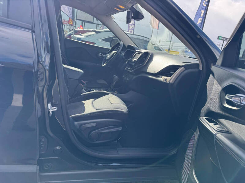 2015 Jeep Cherokee Sport