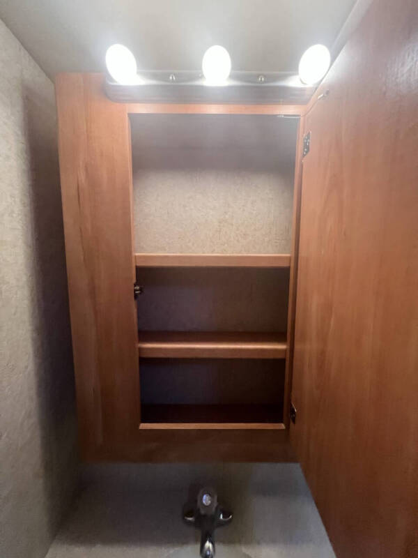 2007 Winnebago Adventurer