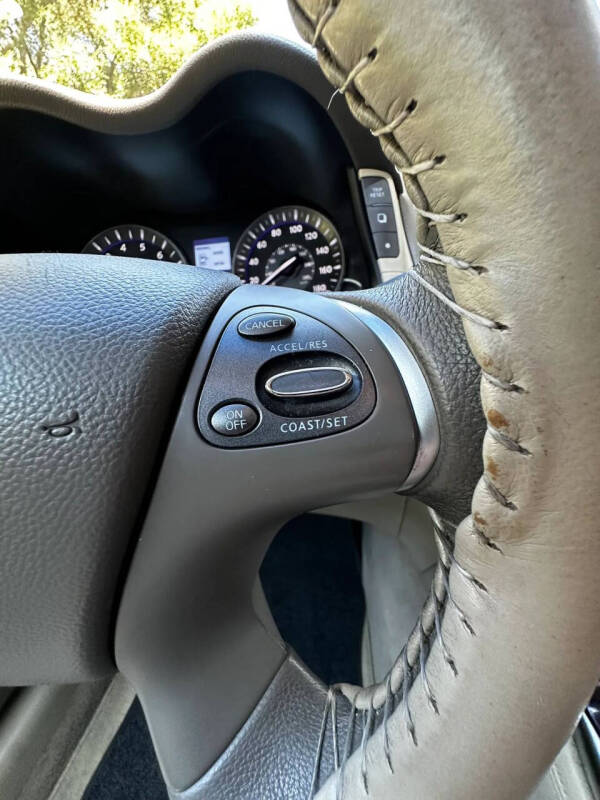 2013 Infiniti M37