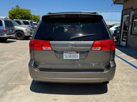 2005 Toyota Sienna LE 7 Passenger