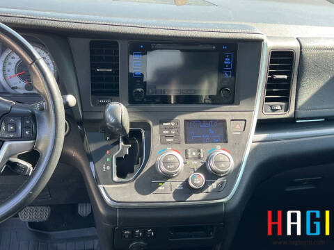 2017 Toyota Sienna SE 8-Passenger