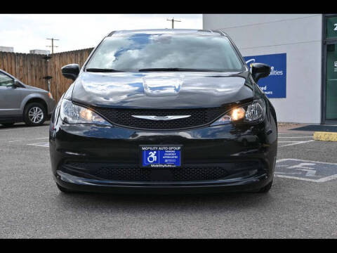 2024 Chrysler Voyager LX