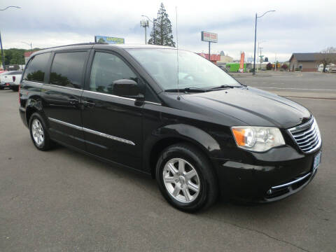 2012 Chrysler Town and Country for sale at Sinaloa Auto Sales in Salem OR