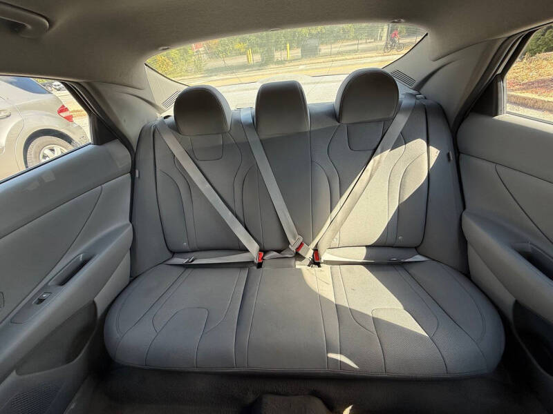 2024 Hyundai Elantra SE