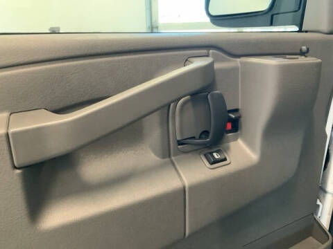 2025 Chevrolet Express 3500