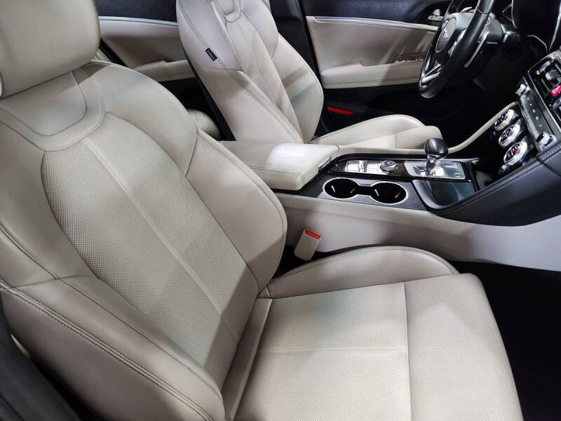 2023 Genesis G70