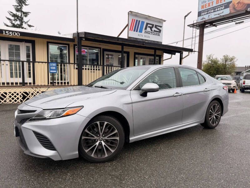 2020 Toyota Camry SE's photo