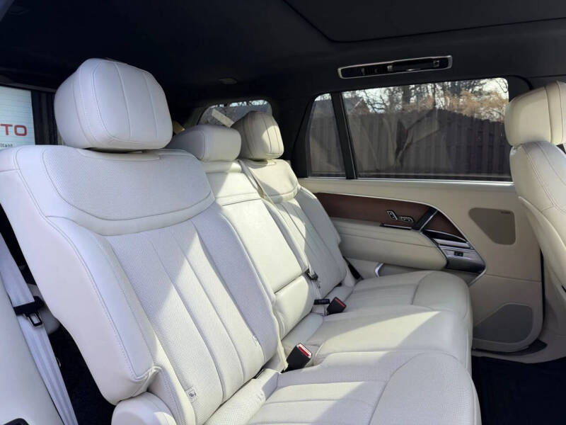 2023 Land Rover Range Rover P530 SE LWB