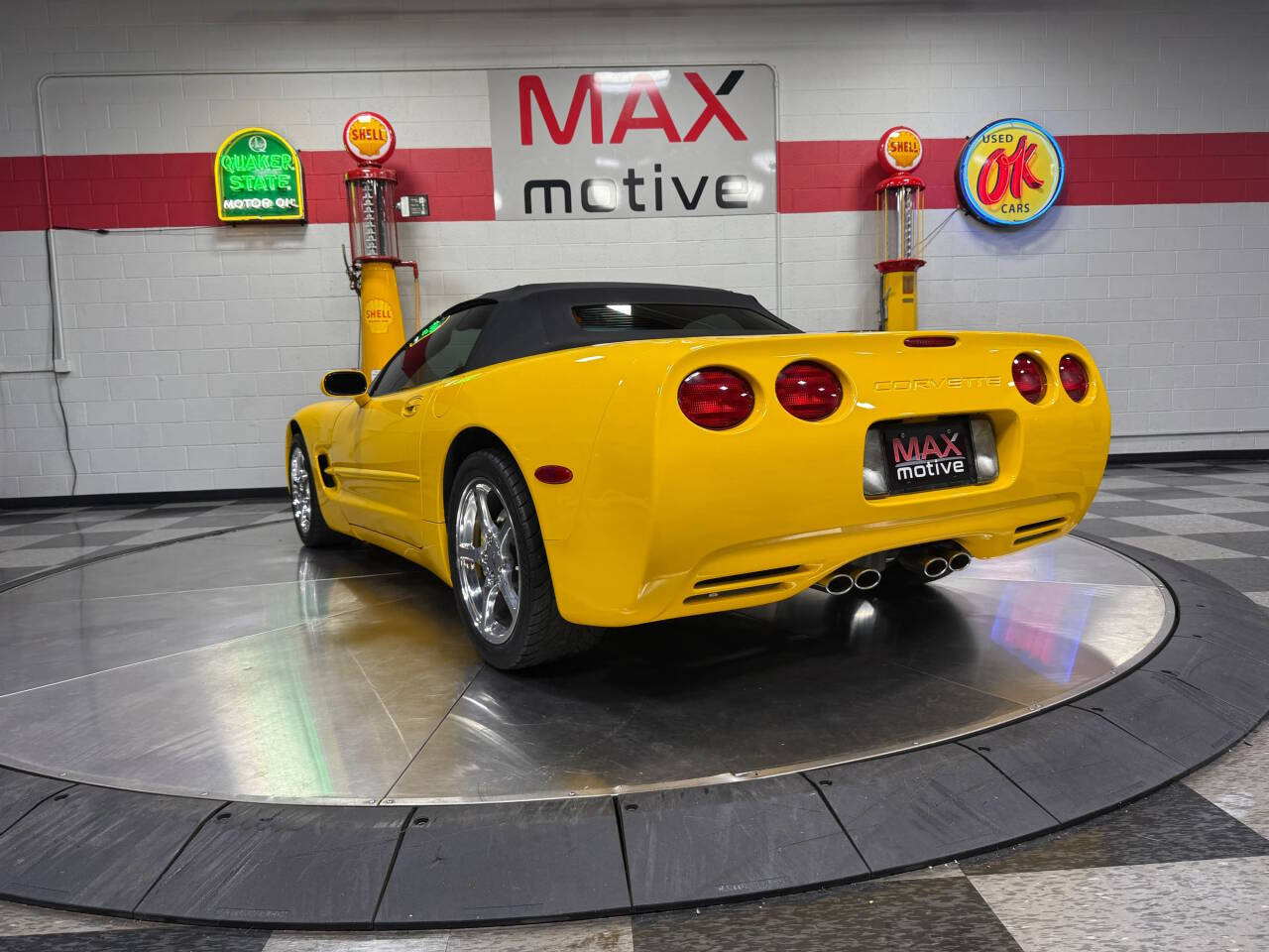 2004 Chevrolet Corvette 18