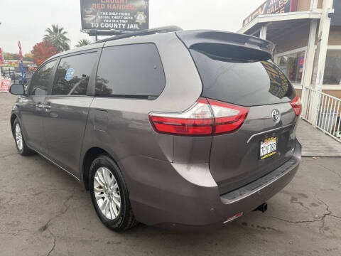 2015 Toyota Sienna XLE Premium 8-Passenger
