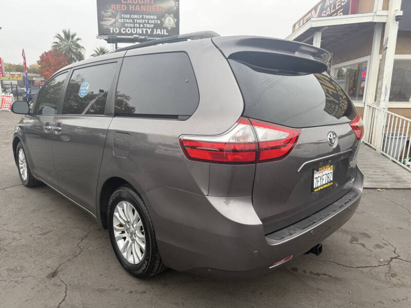 2015 Toyota Sienna XLE Premium 8-Passenger