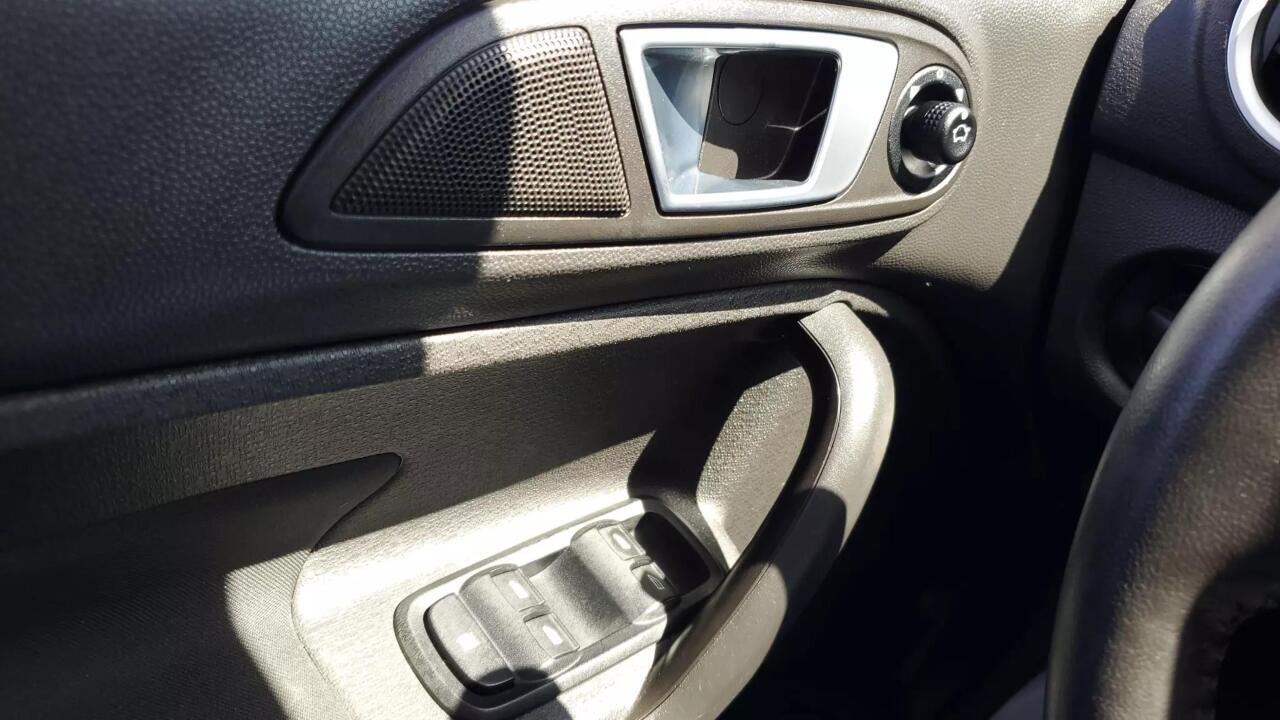 2014 Ford Fiesta SE 4dr Hatchback 11