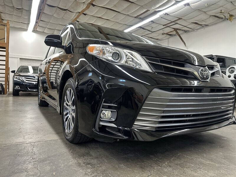 2019 Toyota Sienna XLE 8-Passenger