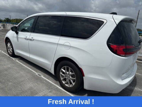 2024 Chrysler Pacifica Touring
