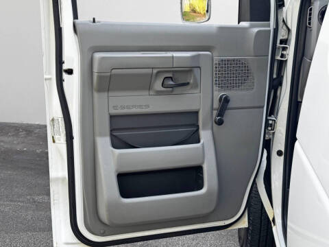 2010 Ford E-Series E-350 SD