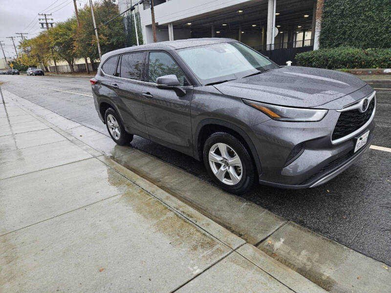 Image 4 of 2022 Toyota Highlander L