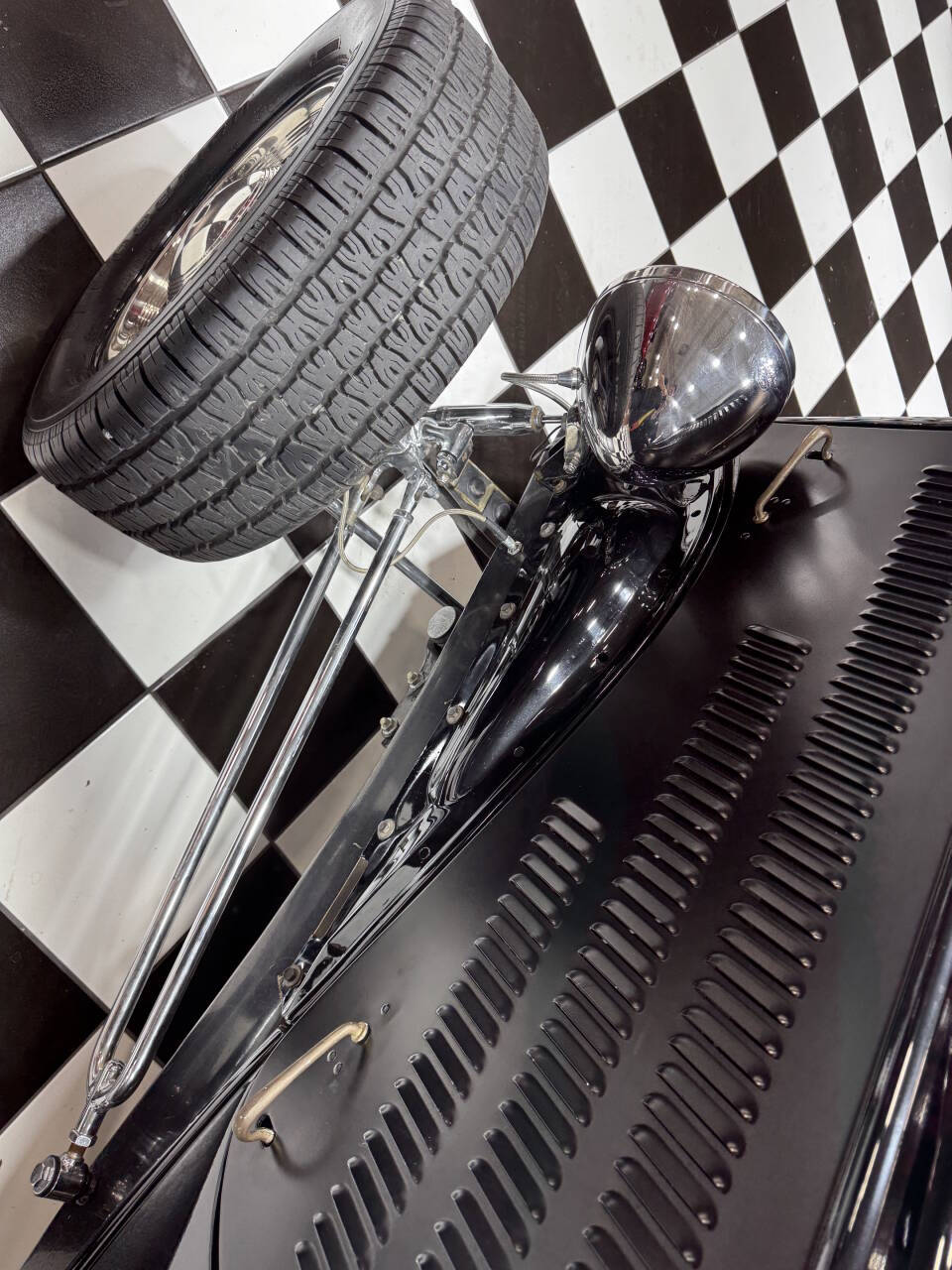 1933 Ford Tudor 10