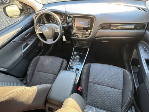 2020 Mitsubishi Outlander ES