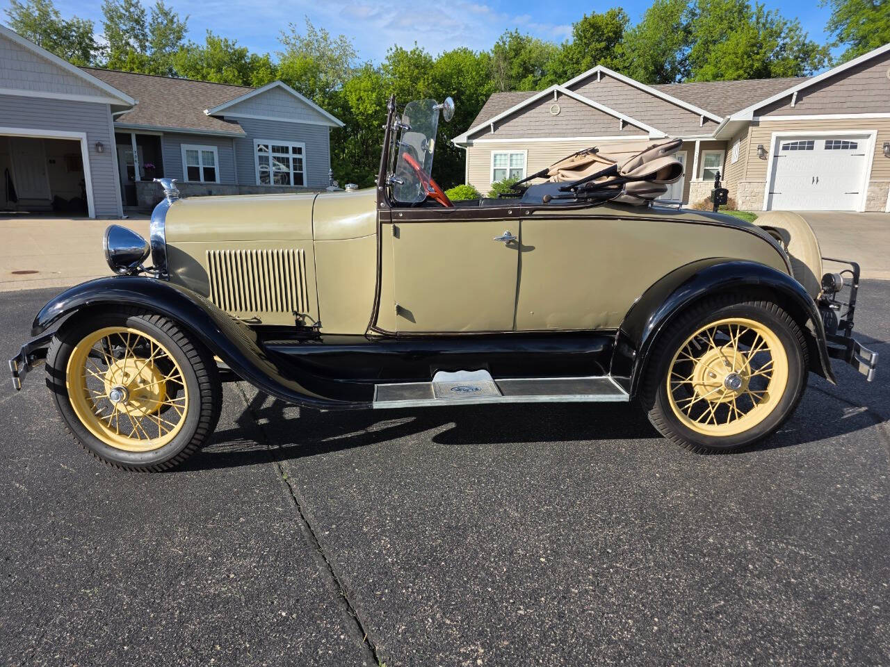1928 Ford Roadster 2
