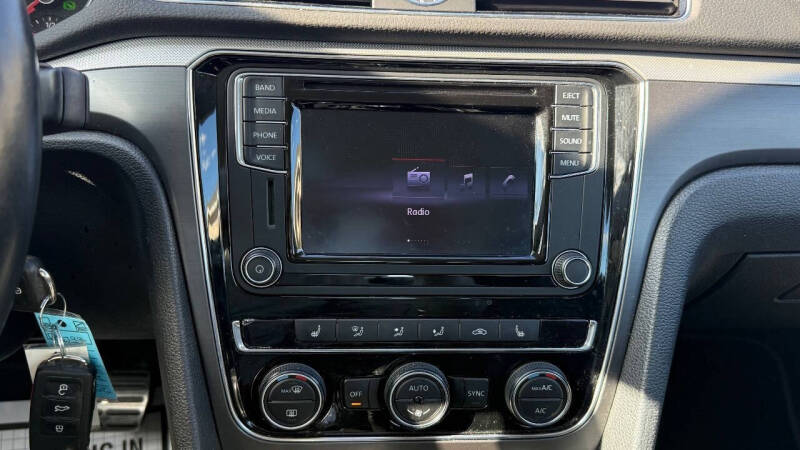 2017 Volkswagen Passat 1.8T R-Line