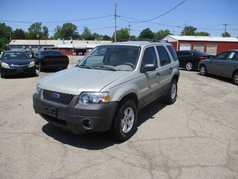 2005 Ford Escape for sale at RJ Motors in Plano IL