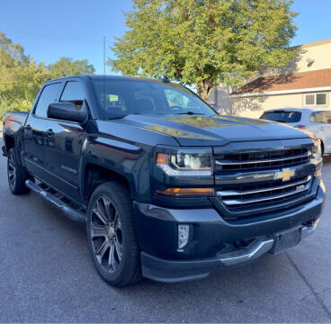 2018 Chevrolet Silverado 1500 for sale at MIDWEST CAR SEARCH in Fridley MN