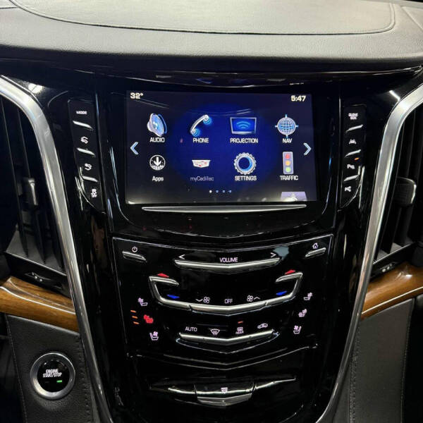 2017 Cadillac Escalade Luxury