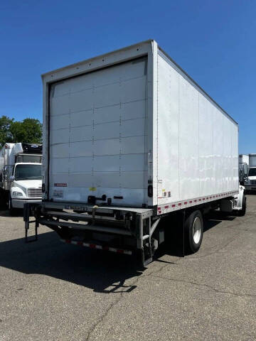 2021 Freightliner M2 106