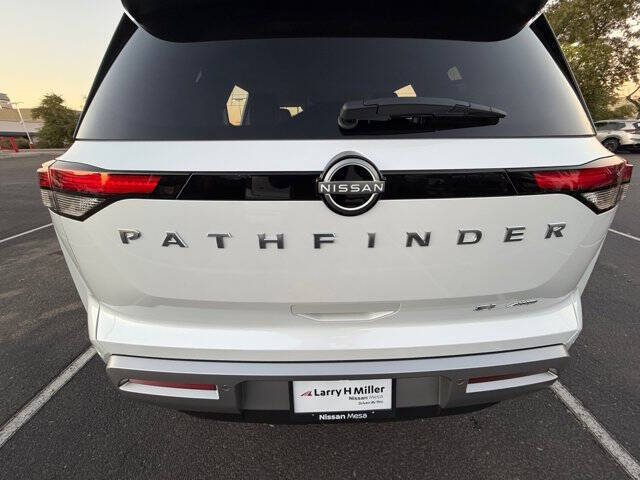 2025 Nissan Pathfinder SL