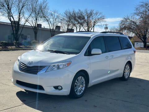 2015 Toyota Sienna XLE 7-Passenger Auto Access Seat
