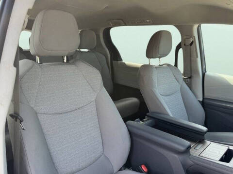 2024 Toyota Sienna LE 8-Passenger