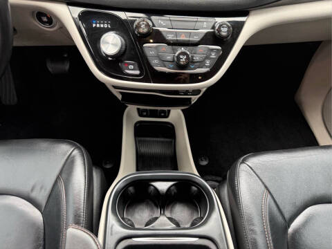 2017 Chrysler Pacifica Touring-L