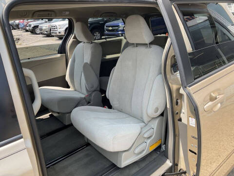 2011 Toyota Sienna LE 7-Passenger