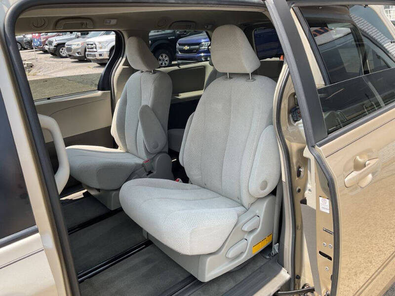 2011 Toyota Sienna LE 7-Passenger