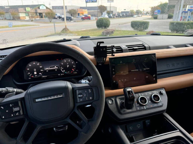 2023 Land Rover Defender 110 V8