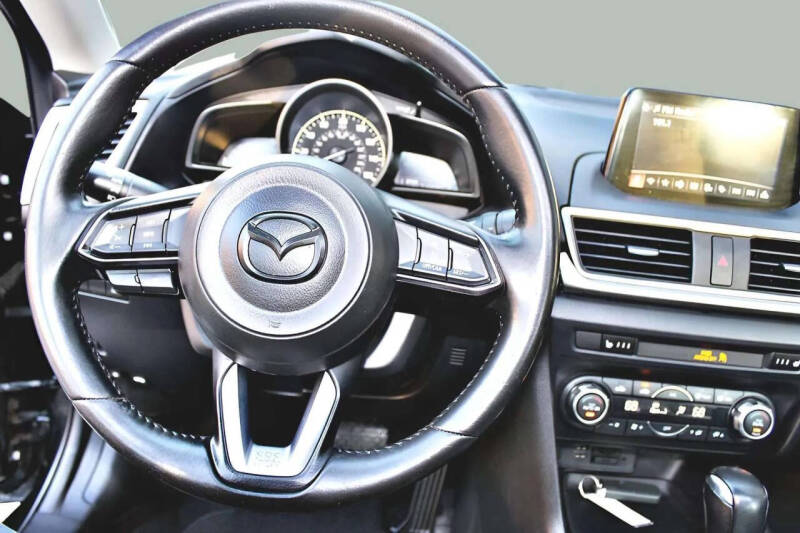 2018 Mazda MAZDA3 Touring