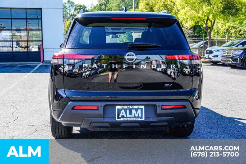 2024 Nissan Pathfinder SV