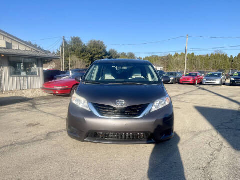 2013 Toyota Sienna for sale at Meraj Motors in Osceola IN