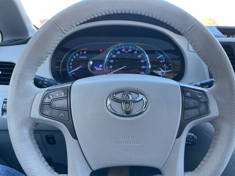 2012 Toyota Sienna XLE Mobility 7-Passenger