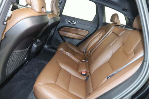 2023 Volvo XC60 B5 Plus Dark Theme