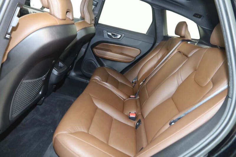 2023 Volvo XC60 B5 Plus Dark Theme