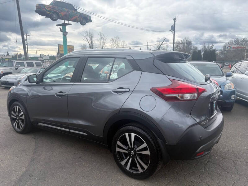 2020 Nissan Kicks SR