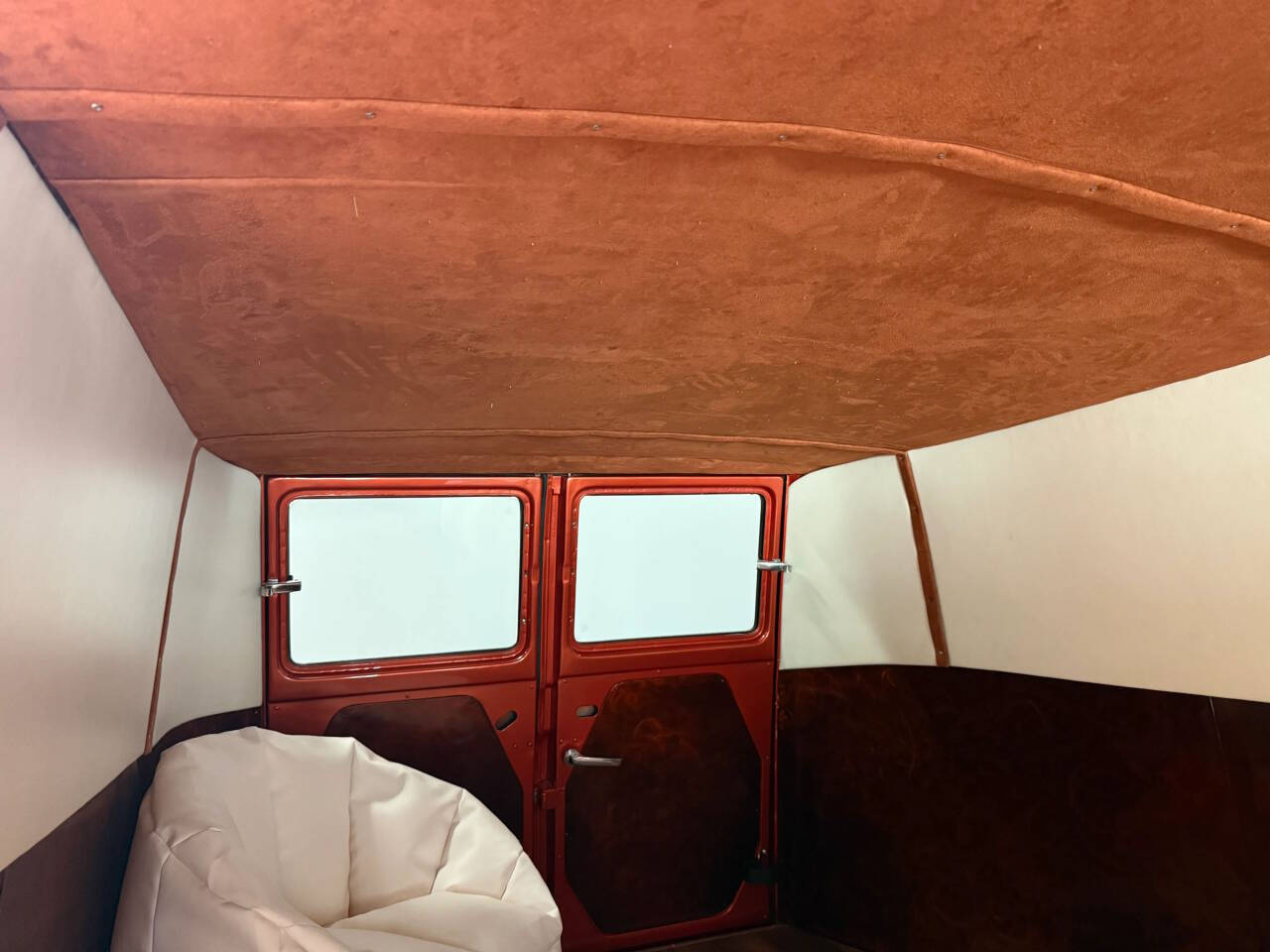 1966 Ford Econoline Supervan 32
