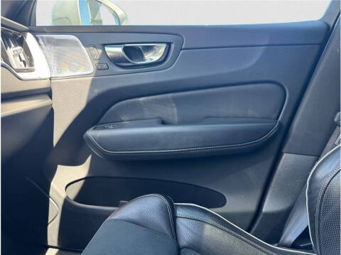 2019 Volvo XC60 T8 eAWD R-Design